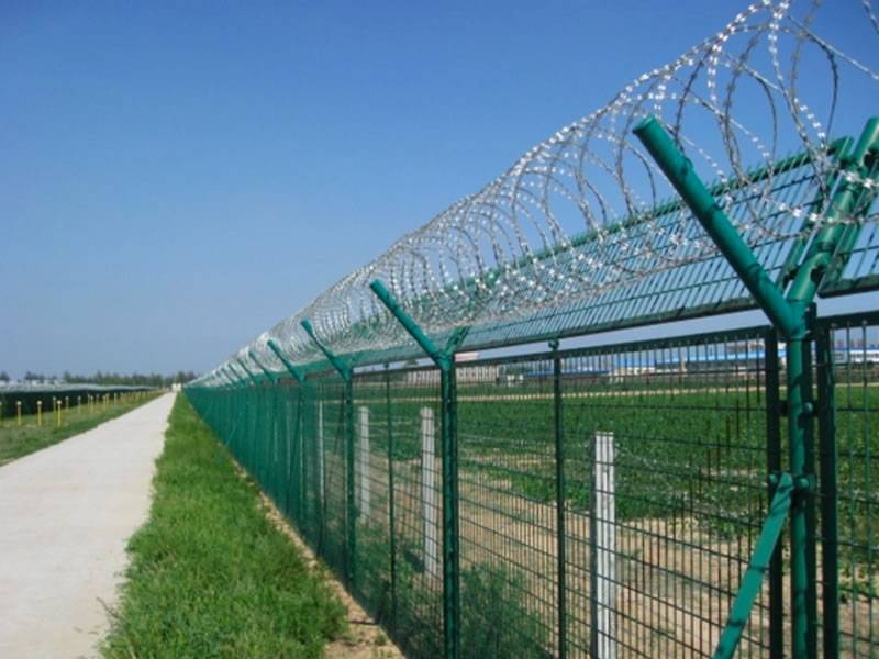 razor wire mesh fencing 2