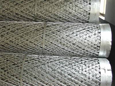 Welded Razor Wire Mesh packaging into a roll